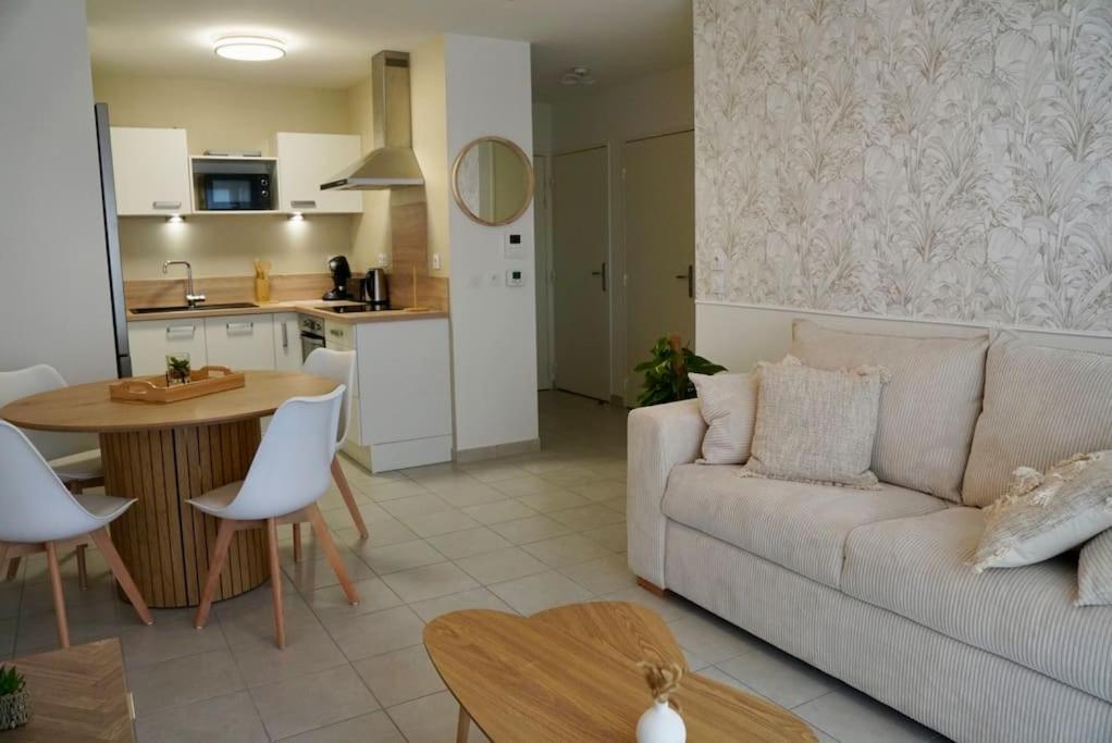 Appartement "Haven" à Saint-Priest  Extérieur photo